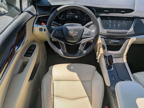 Used 2019 Cadillac XT5 Luxury w/ LPO, Radiant Package FWD image 17