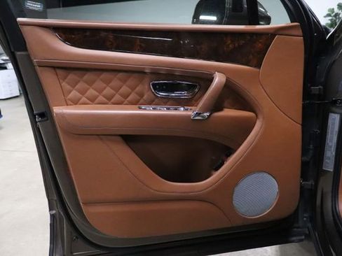 Used 2017 Bentley Bentayga AWD/4WD image 9