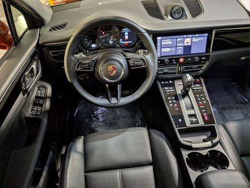 Certified 2025 Porsche Macan image 6