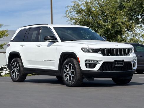 Used 2024 Jeep Grand Cherokee Limited w/ Trailer Tow Package AWD/4WD image 5