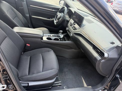 Used 2023 Nissan Altima 2.5 SV w/ SV Premium Package AWD/4WD image 14