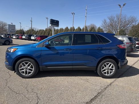Used 2024 Ford Edge SEL w/ Convenience Package image 4