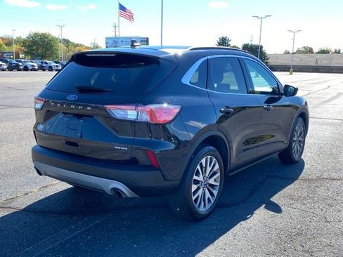 Used 2021 Ford Escape Titanium image 4