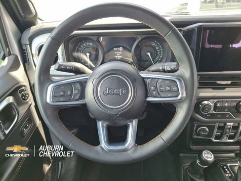 Used 2024 Jeep Wrangler Unlimited Sahara AWD/4WD image 17