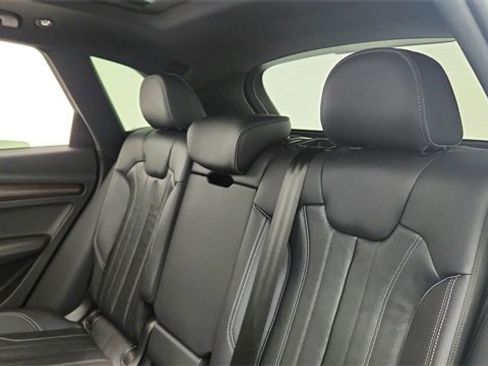 Used 2025 Audi Q5 e Premium Plus w/ Premium Plus Package image 29
