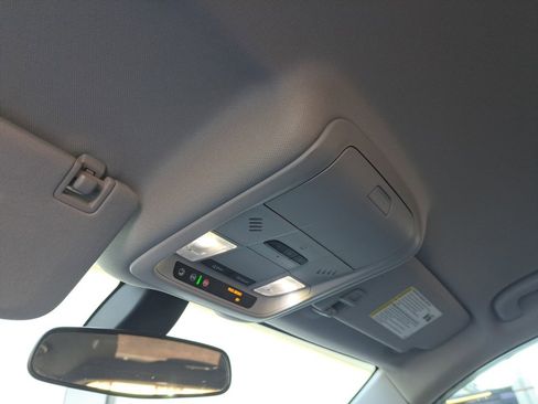 Used 2018 Chevrolet Equinox LT image 31