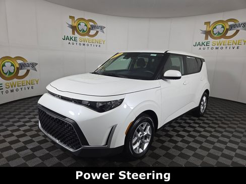 Used 2023 Kia Soul LX w/ LX Technology Package image 3