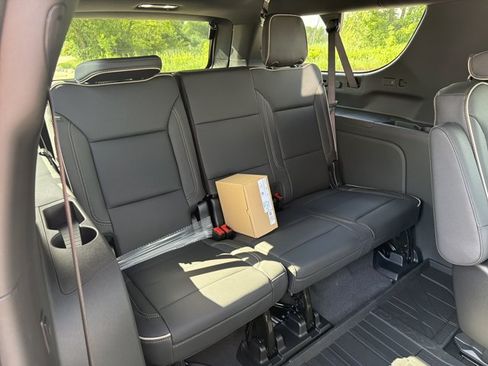 New 2026 Chevrolet Suburban Premier AWD/4WD image 32