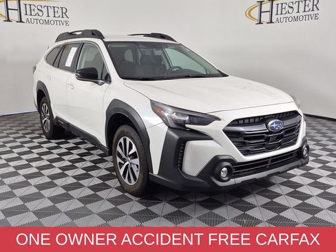 Used 2025 Subaru Outback Premium AWD/4WD image 2