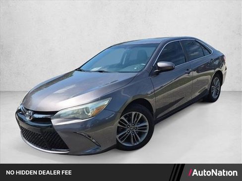 Used 2015 Toyota Camry SE FWD image 1