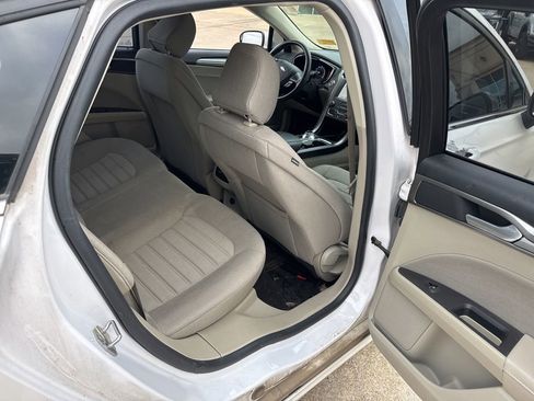 Used 2020 Ford Fusion SE image 13