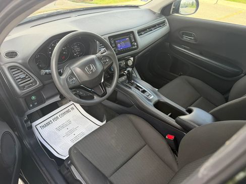 Used 2018 Honda HR-V LX image 9