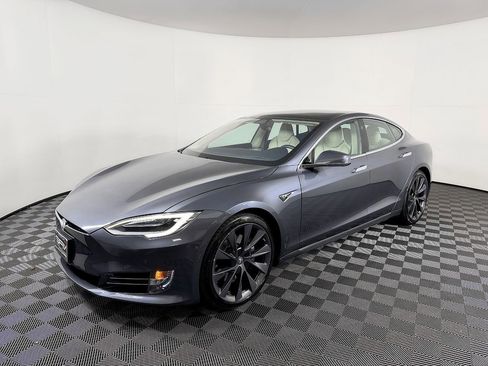 Used 2019 Tesla Model S 75D image 2