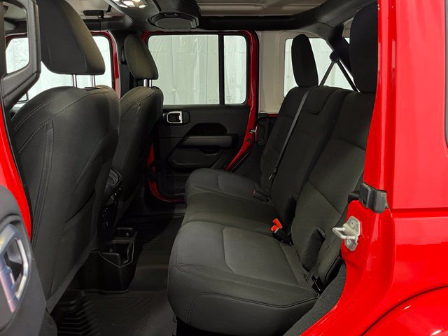 Used 2022 Jeep Wrangler Unlimited Sahara w/ Cold Weather Group AWD/4WD image 12