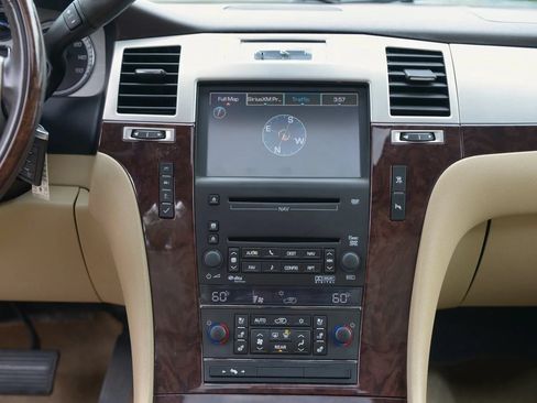 Used 2010 Cadillac Escalade Luxury AWD/4WD image 77