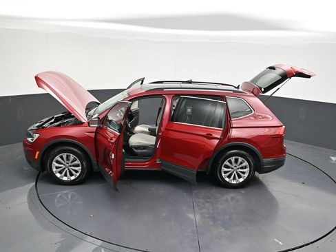 Used 2019 Volkswagen Tiguan SE w/ Panoramic Sunroof Package image 35