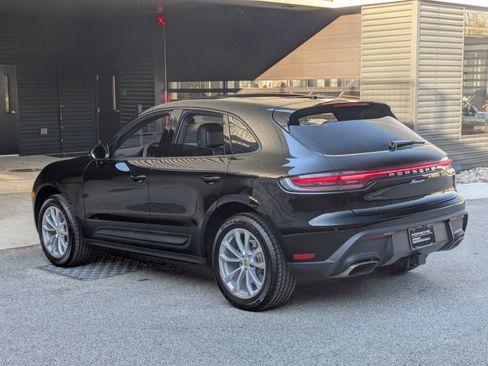 Certified 2025 Porsche Macan AWD/4WD image 3