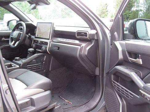 Certified 2025 Toyota Tacoma TRD Off-Road AWD/4WD image 22