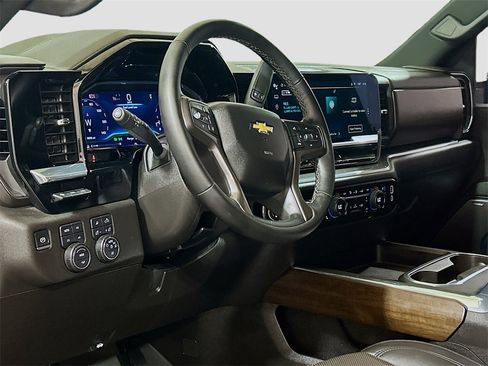 Used 2024 Chevrolet Silverado 2500 High Country w/ Technology Package image 6