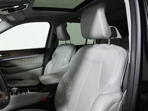 Used 2023 Jeep Grand Cherokee Summit w/ Adv Protech Group IV AWD/4WD image 5