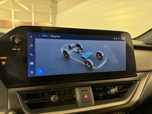 Used 2023 Lexus UX 250h Premium AWD image 23