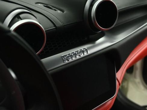 Used 2020 Ferrari Portofino RWD image 47