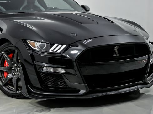 Used 2020 Ford Mustang Shelby GT500 w/ Carbon Fiber Track Pack image 3