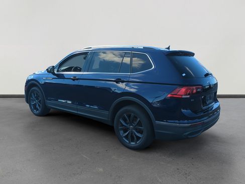 Certified 2022 Volkswagen Tiguan SE w/ Panoramic Sunroof Package image 3