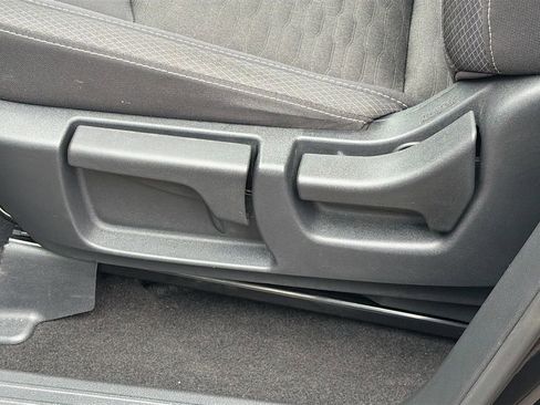 Used 2024 Nissan Pathfinder S image 26