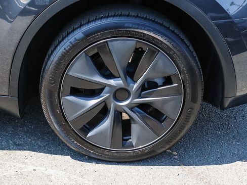 Used 2024 Tesla Model Y Long Range AWD/4WD image 13
