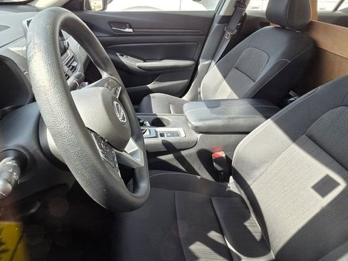 Used 2025 Nissan Altima 2.5 SV image 10