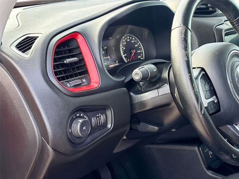 Used 2018 Jeep Renegade Trailhawk AWD/4WD image 10