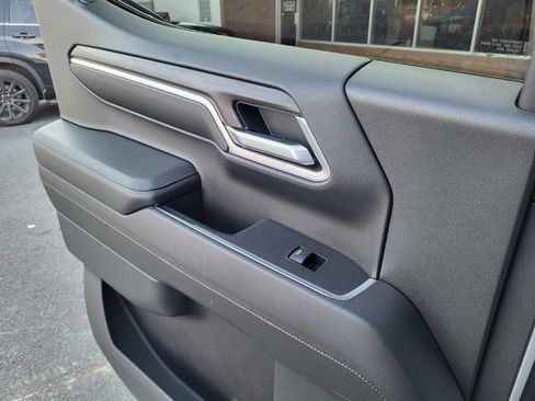 Used 2024 GMC Sierra 1500 SLT image 17