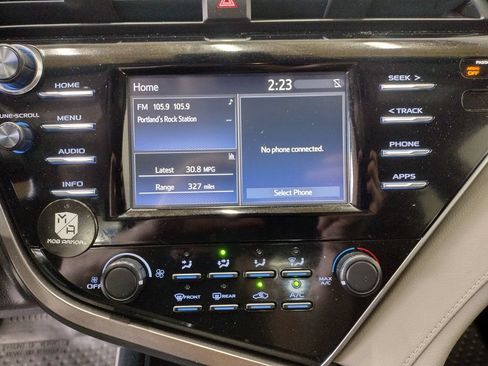 Used 2018 Toyota Camry LE FWD image 27