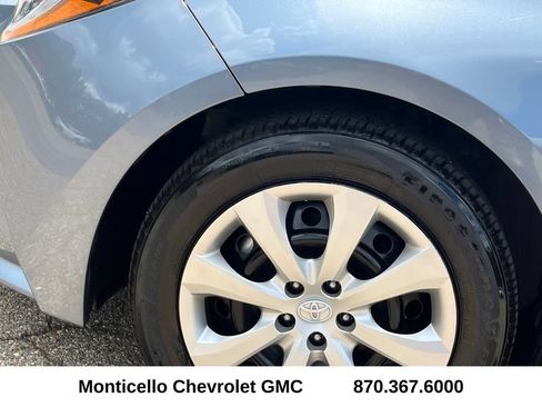 Used 2025 Toyota Corolla LE FWD image 27