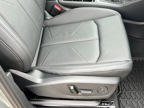 New 2025 Audi Q3 2.0T Premium image 8