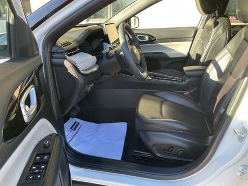Used 2024 Jeep Compass Limited AWD/4WD image 21