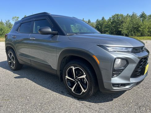 Used 2021 Chevrolet TrailBlazer RS w/ Technology Package AWD/4WD image 3