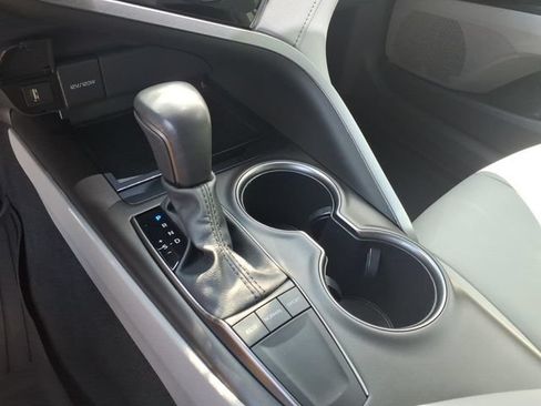 Used 2023 Toyota Camry SE FWD image 17