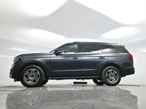 Used 2025 Ford Expedition Active image 7