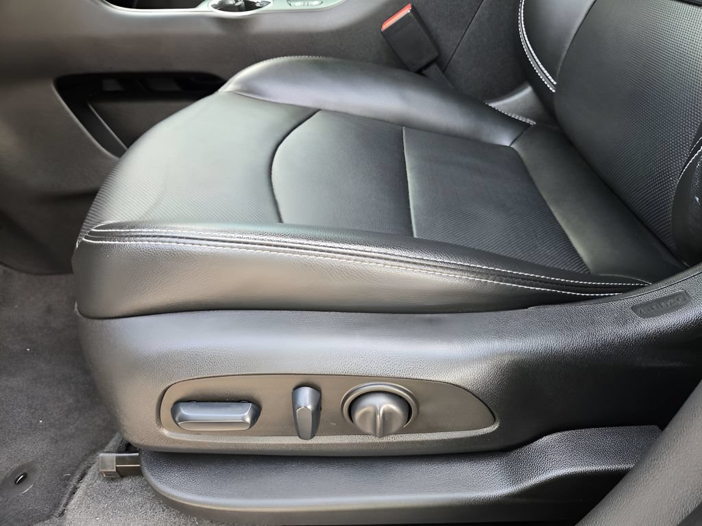 Used 2022 GMC Terrain SLT w/ Infotainment Package II AWD/4WD image 22