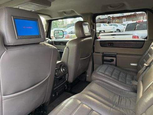 Used 2004 HUMMER H2 w/ Preferred Equipment Group image 23