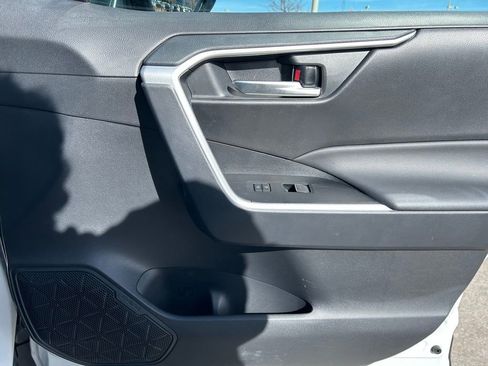 Used 2025 Toyota RAV4 XLE image 32