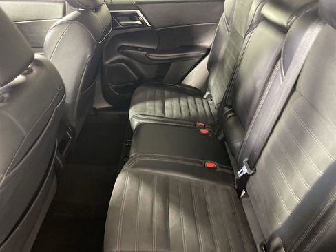 Used 2024 Mitsubishi Outlander SE image 24