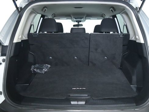 Used 2023 Nissan Rogue SV image 30