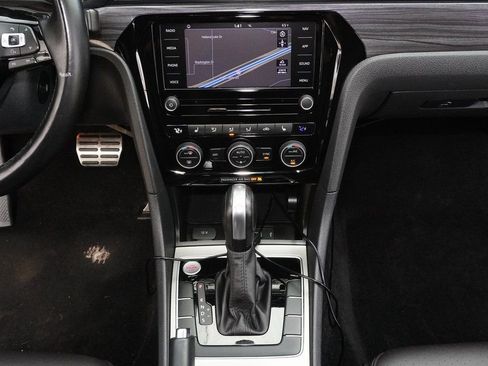 Used 2022 Volkswagen Passat 2.0T R-Line image 17