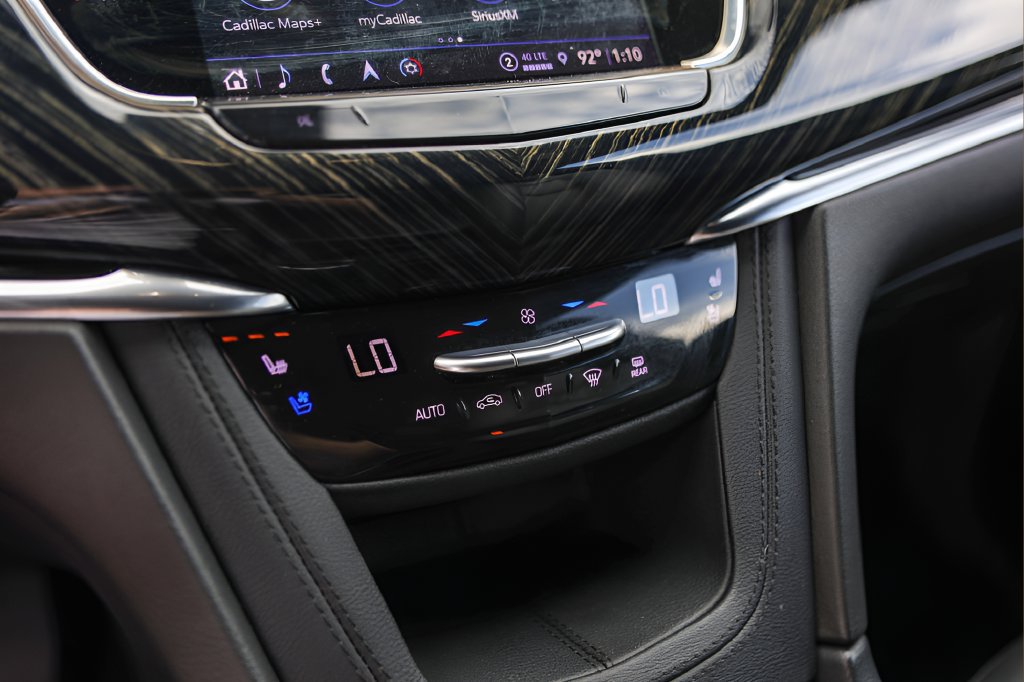 Certified 2025 Cadillac XT6 Premium Luxury FWD image 19