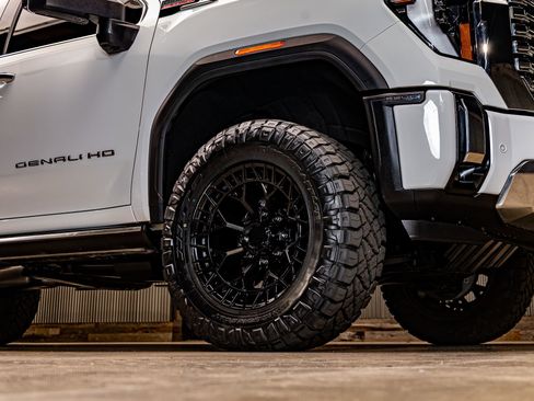 Used 2025 GMC Sierra 3500 Denali w/ Denali Reserve Package image 16