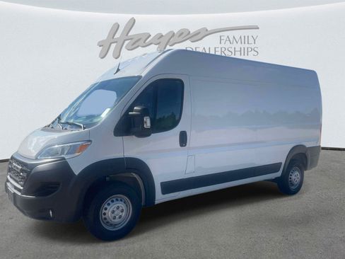 Used 2025 RAM ProMaster 2500 w/ Convenience Group FWD image 10