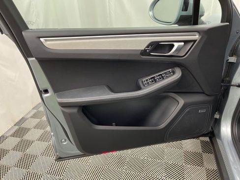 Used 2021 Porsche Macan image 22